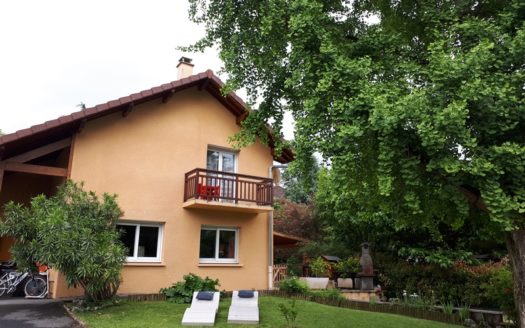 EXCLUSIVITÉ – AIX LES BAINS Proche lac et grand port, au calme, villa 187m²