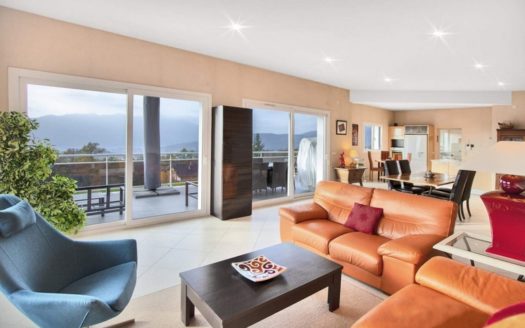 Hauteurs d’Aix les Bains Superbe villa vue lac