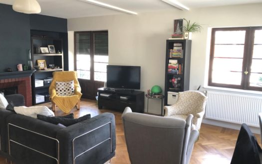 AIX – Unique Superbe F5 lumineux et proche toutes commodités