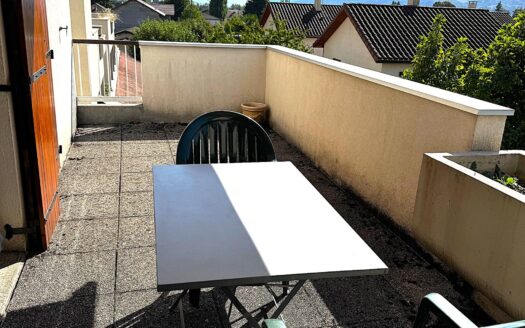 Beau T3/4 au calme avec terrasse et vue