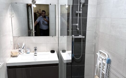 Beau T3/4 au calme avec terrasse et vue