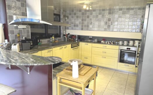 AIX CENTRE Exceptionnel T3 lumineux de 112m²